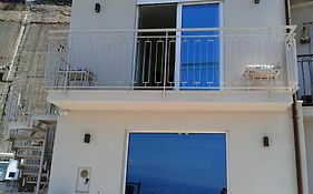 Stanza Mylai Etna View